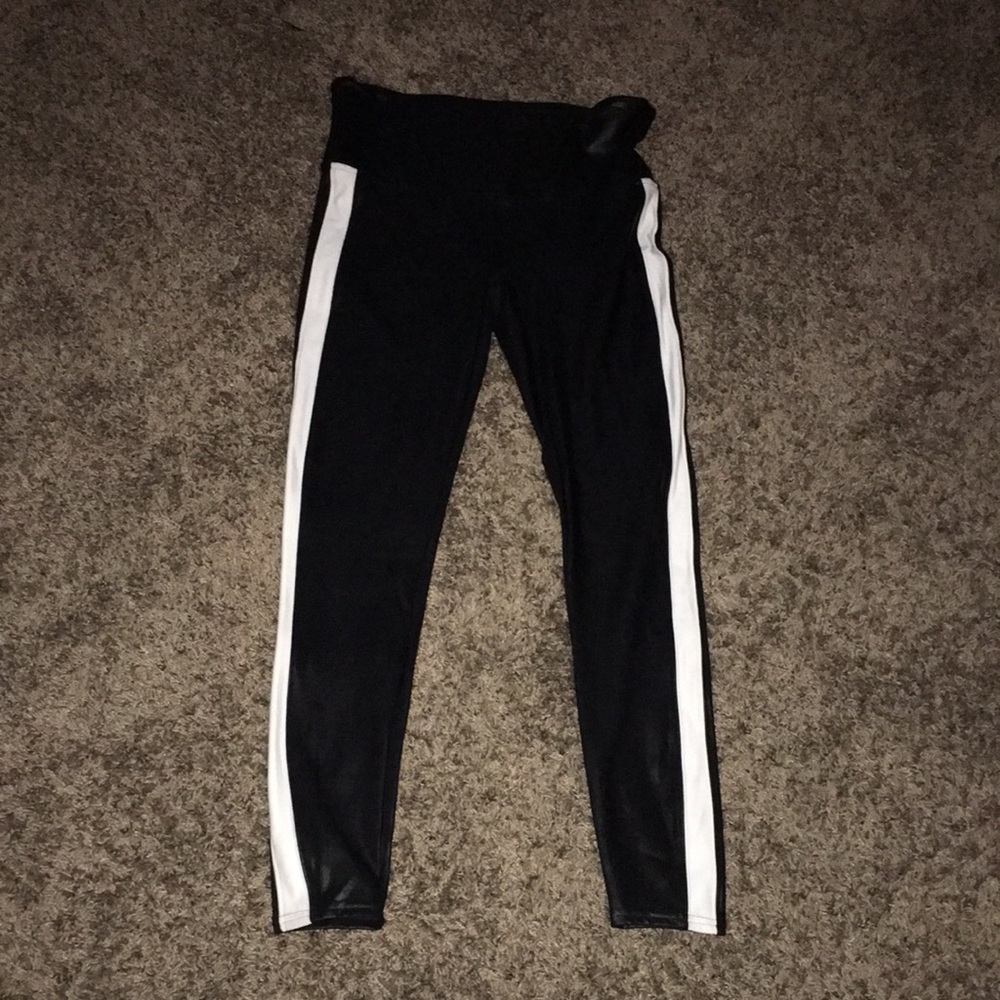 SPANX BLACK FAUX LEATHER SIDE STRIPE NWOT HIGH WAIST LEGGINGS SIZE LARGE - Picture 8 of 9
